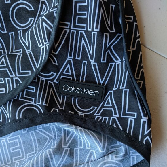 Calvin Klein running shorts with liner, pockets and interior drawstring - Picture 7 of 8